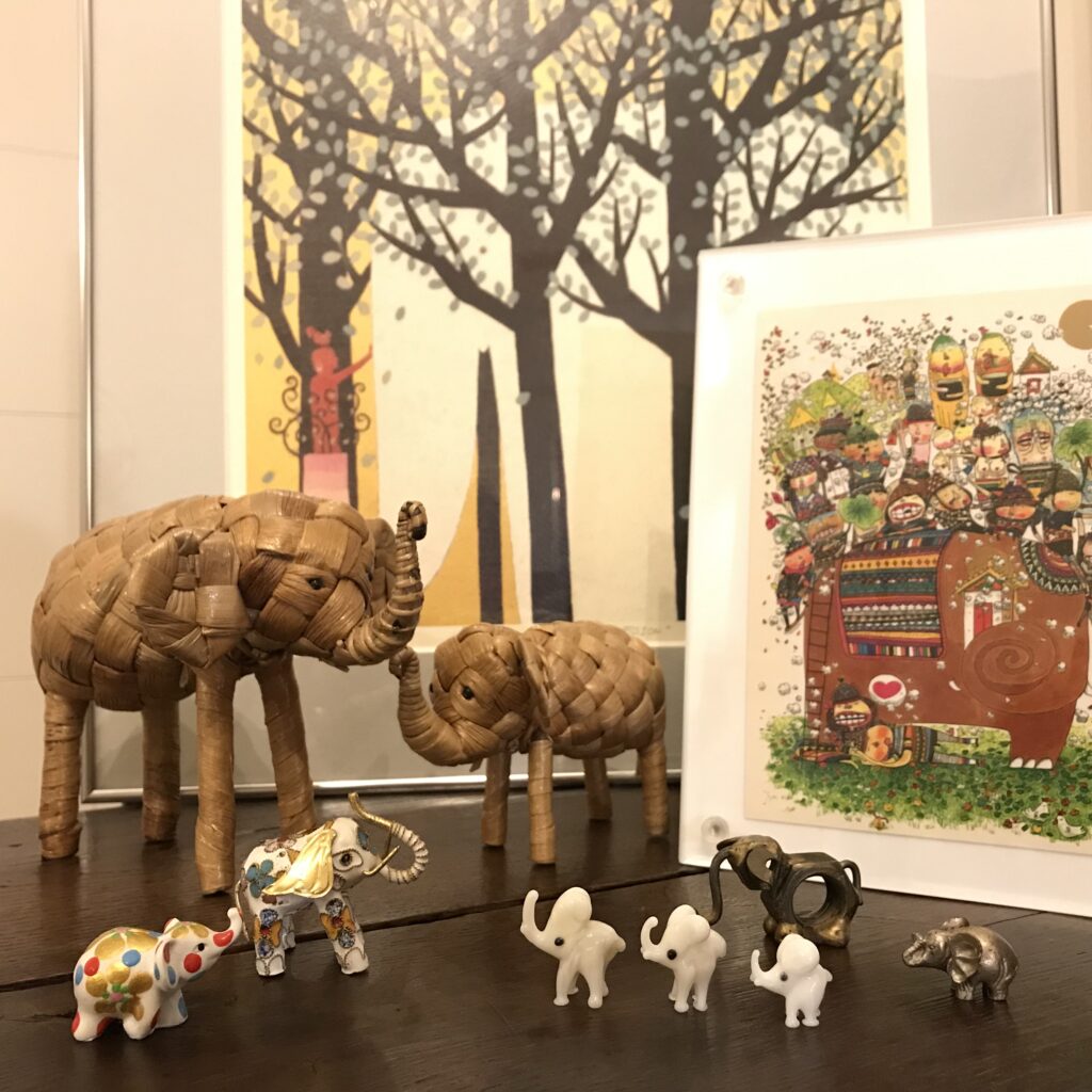 さまざまな国から我が家に集まった象たち